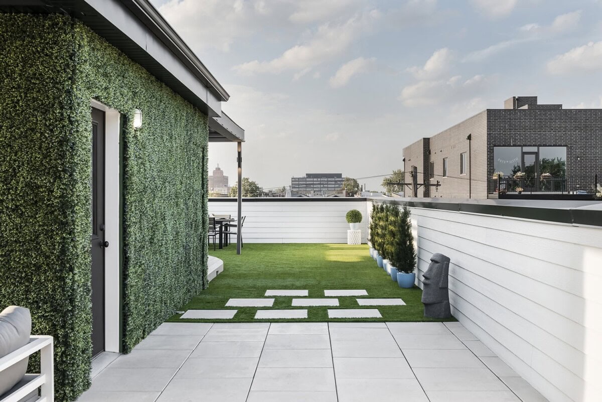 W Superior St's Portfolio image