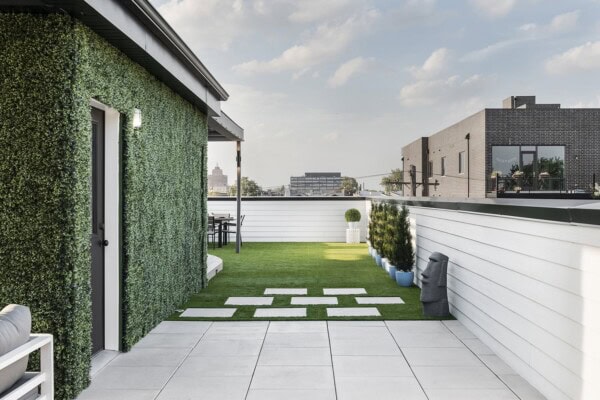 W Superior St's Portfolio image