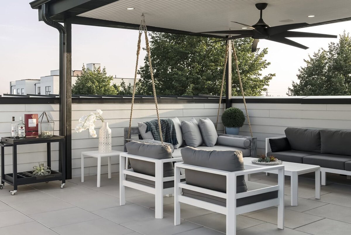 W Superior St's Portfolio image