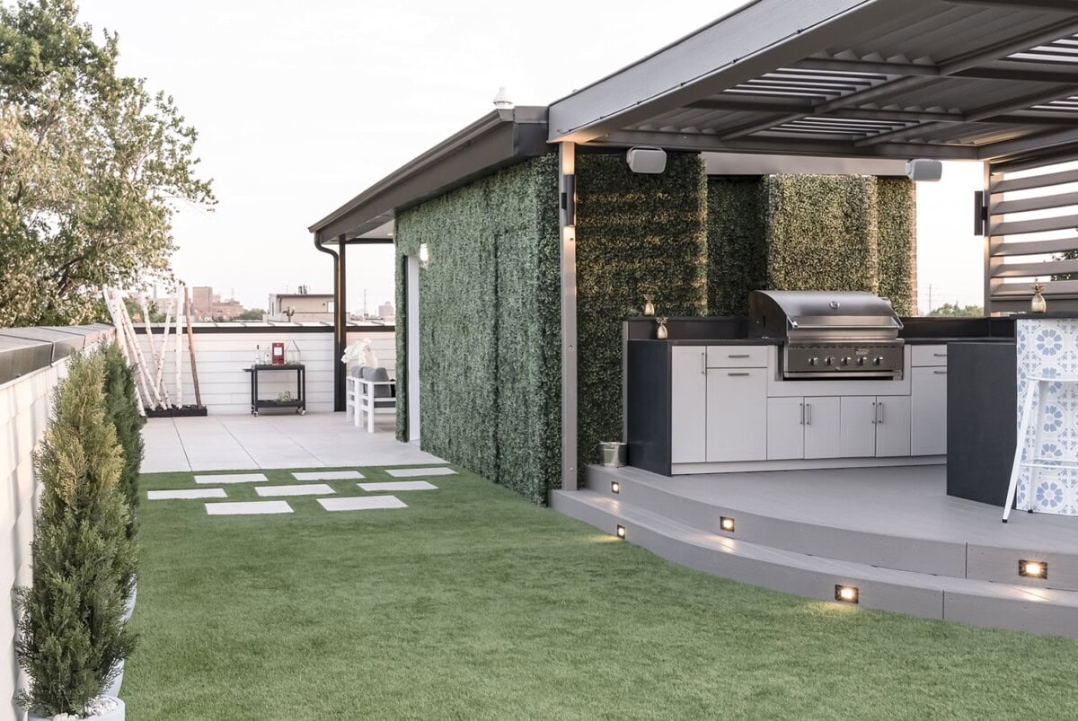 W Superior St's Portfolio image