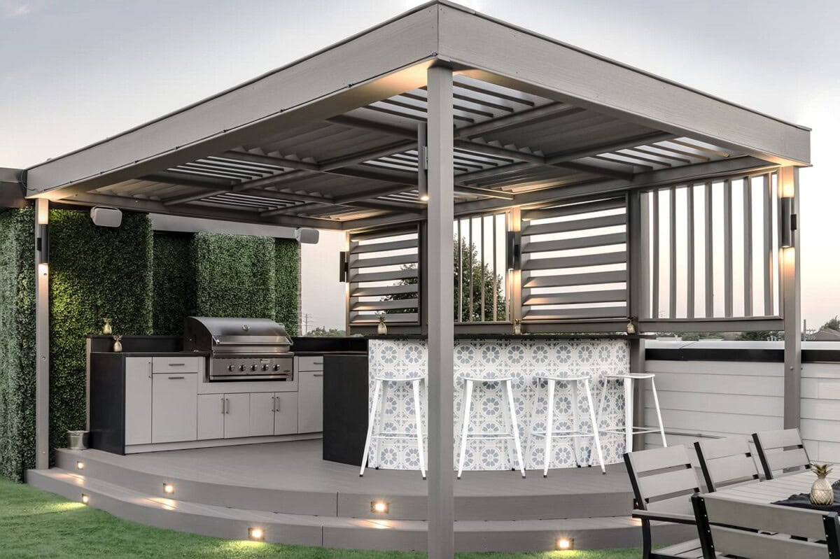 W Superior St's Portfolio image